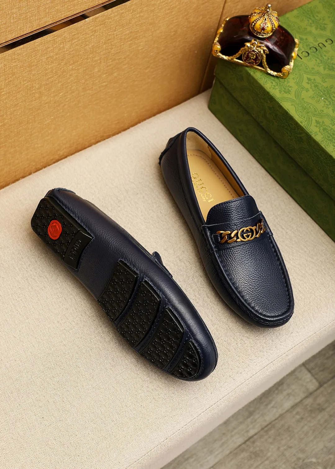 Men's shoes 💰420 💐 Product trademark: GUCCI "Gucci" Doudou shoes Regular size: 38-44 (45🉑️customized) Product materials: Selected imported first-layer pebbled cowhide leather upper + luxury hardware buckle, imported sheep 🐑 leather lining. Strong three-dimensional visual effect, original outsole color: 2 colors available
